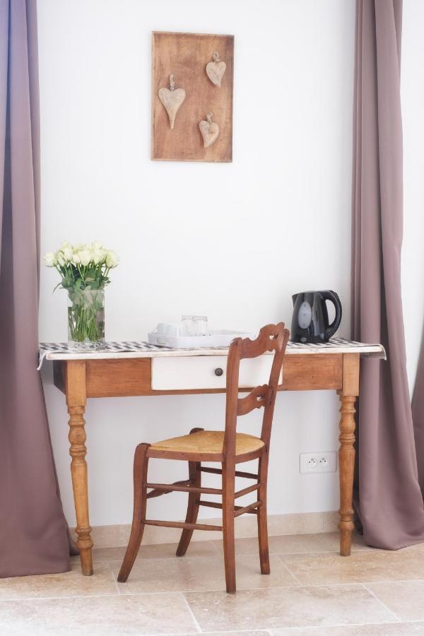 L'Ostal - Bed & Breakfast - Chambres Et Suites De 25 A 40M2 - Spa Saint-Hilaire-dʼOzilhan Buitenkant foto