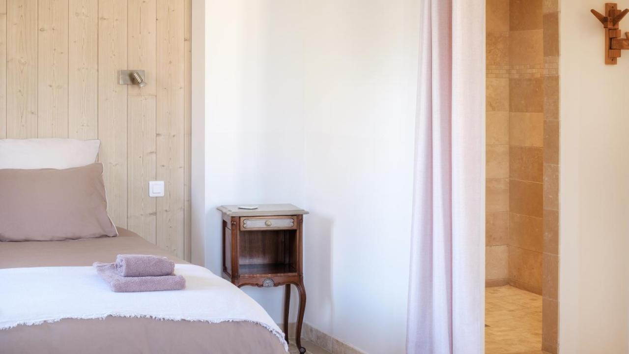 L'Ostal - Bed & Breakfast - Chambres Et Suites De 25 A 40M2 - Spa Saint-Hilaire-dʼOzilhan Buitenkant foto