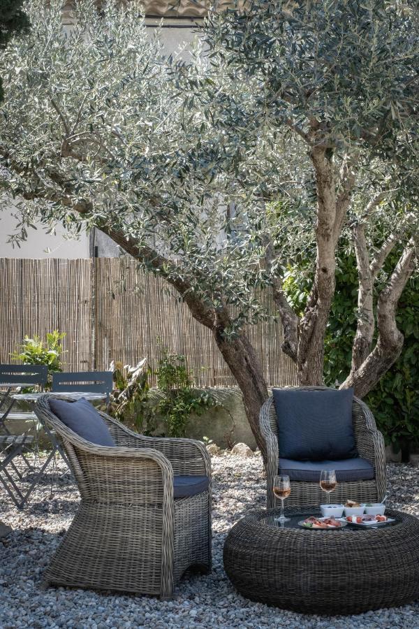 L'Ostal - Bed & Breakfast - Chambres Et Suites De 25 A 40M2 - Spa Saint-Hilaire-dʼOzilhan Buitenkant foto