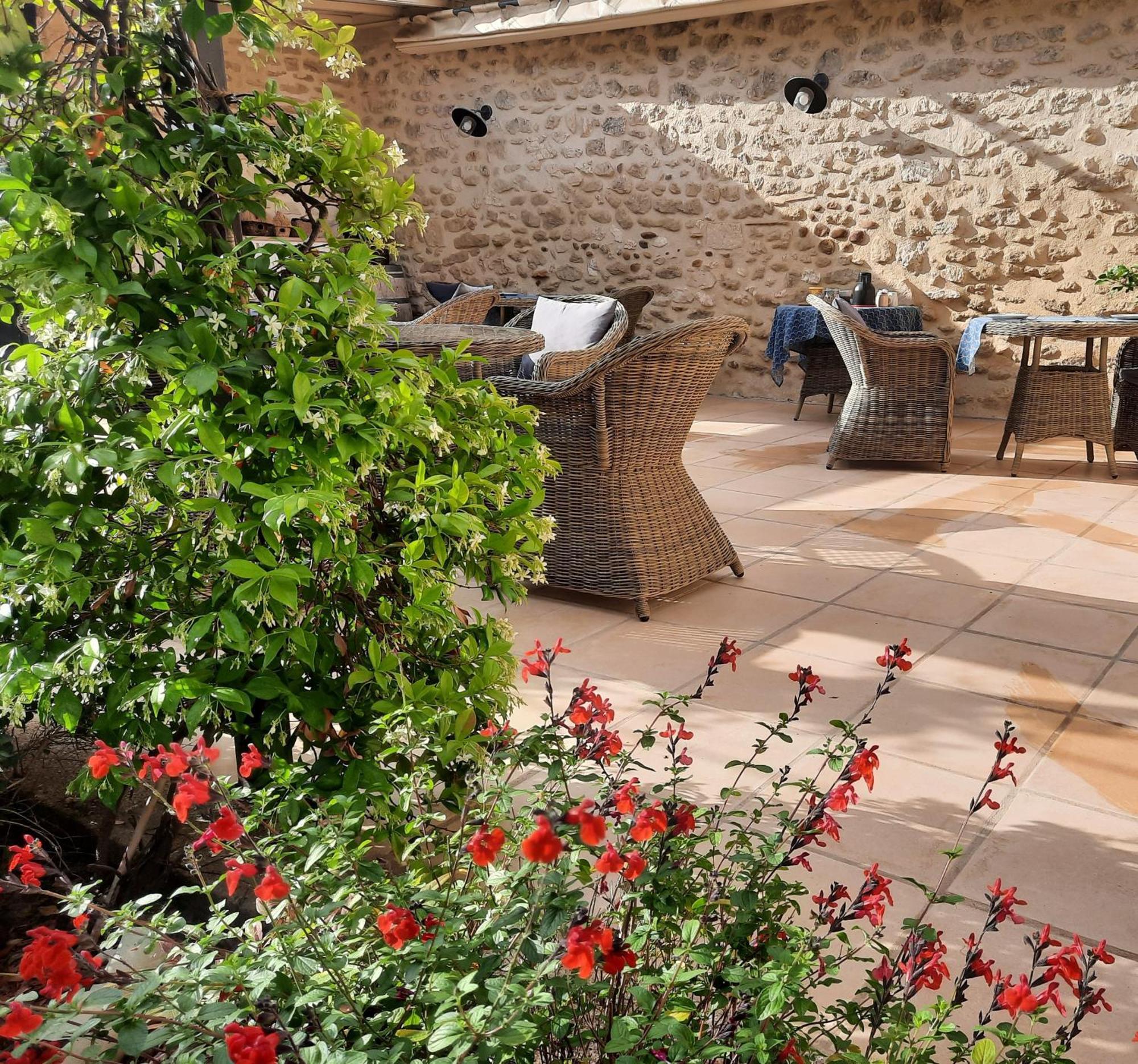 L'Ostal - Bed & Breakfast - Chambres Et Suites De 25 A 40M2 - Spa Saint-Hilaire-dʼOzilhan Buitenkant foto