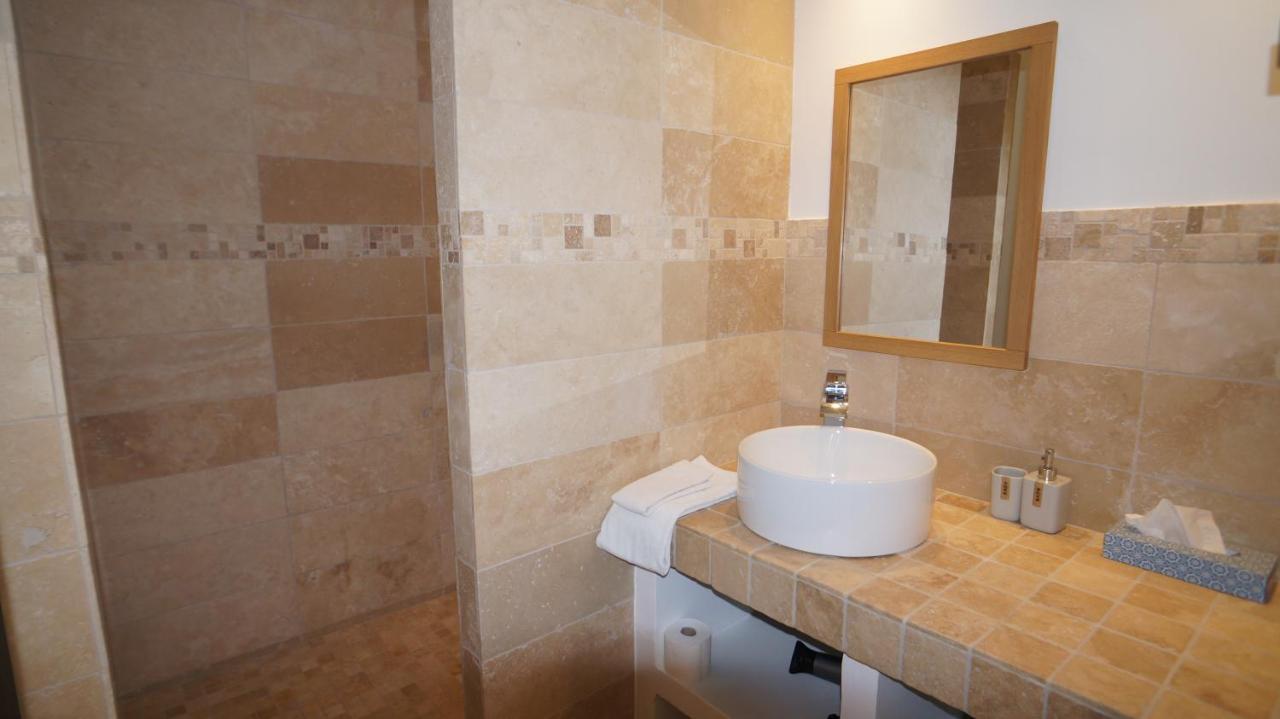 L'Ostal - Bed & Breakfast - Chambres Et Suites De 25 A 40M2 - Spa Saint-Hilaire-dʼOzilhan Buitenkant foto